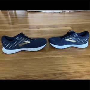 Brooks Adrenaline 19 Size 10.5 Regular